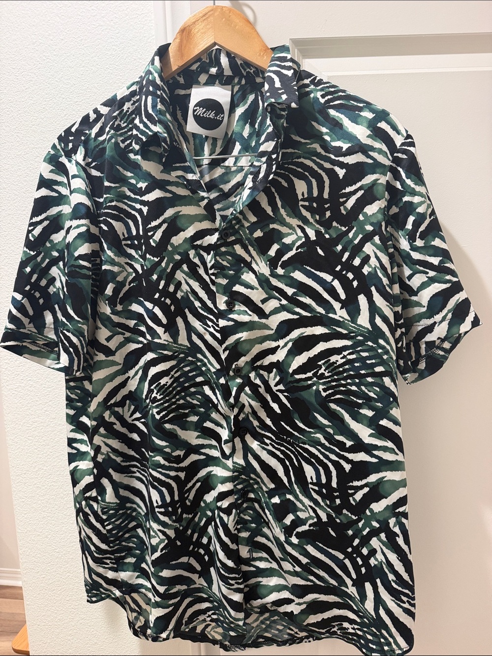 Milk.it men’s tropical button down